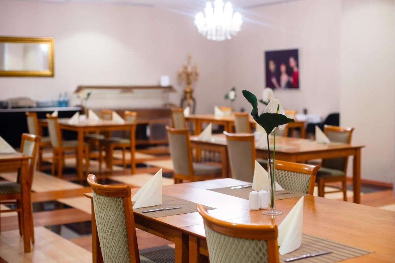 Ross Hotel Щутгарт Екстериор снимка