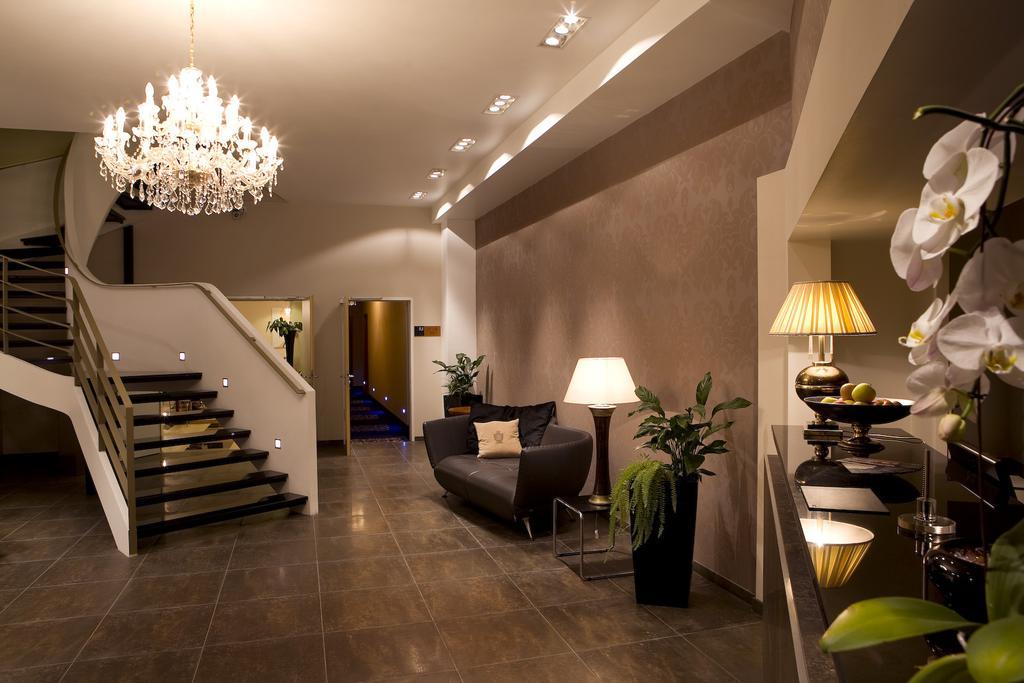 Ross Hotel Щутгарт Екстериор снимка