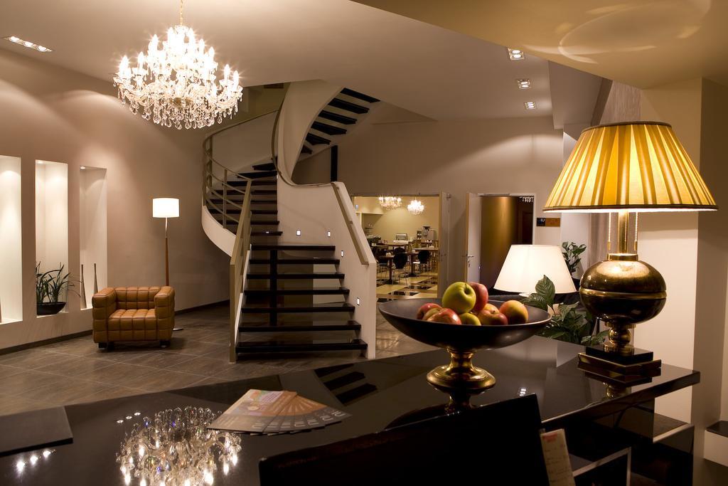 Ross Hotel Щутгарт Екстериор снимка