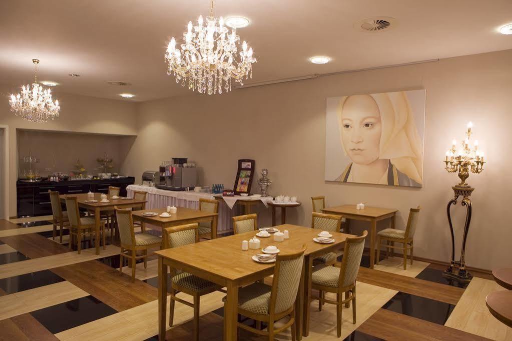 Ross Hotel Щутгарт Екстериор снимка