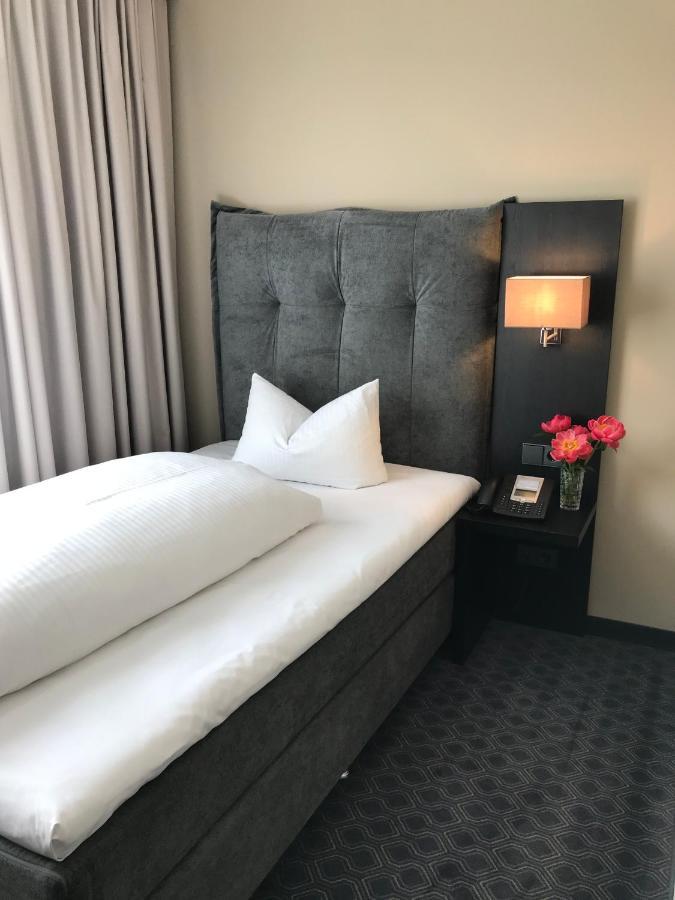 Ross Hotel Щутгарт Екстериор снимка